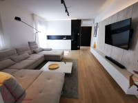 Podstrana, Strožanac, Luksuzan trosoban stan sa krovnom terasom + 2par