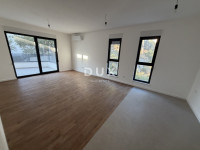 Podstrana, Strožanac, trosobni stan, 85,77m², 2 garažna mjesta