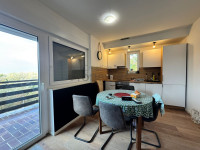 PODSUSED- 4S NOVOUREĐEN STAN 90m2 ZA RADNIKE+BALKON I DVORIŠTE