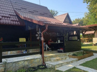 Pokupsko - drvena kuća s terasom i prostranom okućnicom