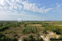 Poličnik, Lovinac, građevinsko zemljište uz cestu 1.806 m²