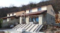 Poljane, kuća  s bazenom, pogled na more