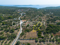 Vinišće, Kalac – ravno poljoprivredno zemljište 1.683 m² uz cestu
