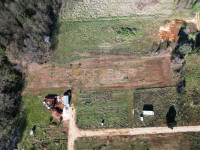 Poljoprivredno zemljište 750 m² – 2 km od mora, samo 31k € u Ližnjanu!