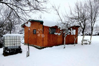 Poljoprivredno zemljište sa kamp kućicom