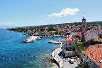 Poljoprivredno zemljište s pogledom na more