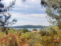 Pomer, zemljište s pogledom na more