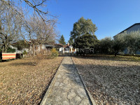 Poreč, 3500 m2 građevinskog zemljišta + 2 apartmana i kuća