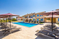Poreč, apartmanski kompleks, 1 vila i 6 apartmana, bazen, izuzetna lok