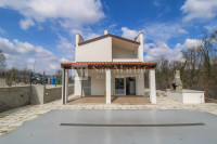 Poreč, Dvojna kuća po povoljnoj cijeni