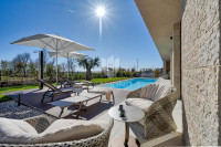 Poreč, Ekskluzivna smart home prizemnica s bazenom