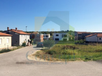 Poreč, Građevinsko zemljište za izgradnju dvojnog objekta 2 km od mora