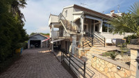 Poreč – kuća s 3 apartmana, 700 m od plaže
