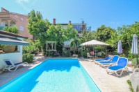 POREČ, Kuća s bazenom pokraj mora