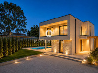 Poreč – Moderna vila s bazenom, 2 km od mora