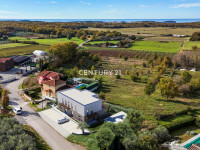 POREČ, NOVOGRADNJA, STAN NA 1. KATU, ZAJEDNIČKI BAZEN I POGLED MORE