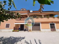 POREČ OKOLICA!!! Apartmanska kuća, 2 km od mora