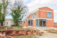 Poreč, okolica - atraktivna novogradnja s bazenom