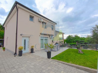 Poreč, okolica, Dvojna kuća s tri stana, 7 km od mora