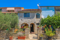 Poreč, okolica - kamena kuća u blizini grada i mora
