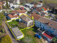 Poreč, okolica, kamena kuća sa dva dvorišta!