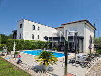 Poreč, okolica – kuća 135m², namještena sa  bazenom i dvorištem