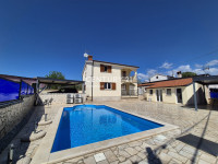 POREČ, OKOLICA – KUĆA S 3 STANA, APARTMANOM I BAZENOM, 7 KM OD MORA