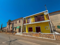 Poreč, okolica, kuća sa tri stana i poslovni prostor