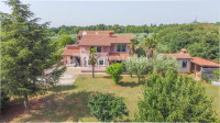 Poreč - okolica, kuća s velikom okućnicom