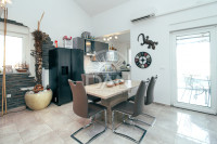 Poreč, okolica- lijep stan na 1. katu nedaleko od mora!