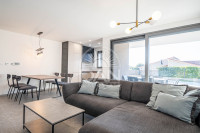 Poreč, okolica - luksuzni stan s bazenom nedaleko od grada