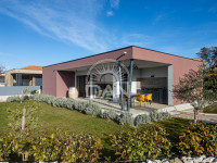 Poreč okolica, moderna kuća s bazenom i puno prirodnog svjetla