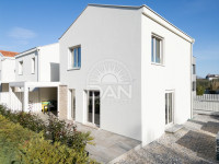 Poreč, okolica - moderna kuca blizu mora na odličnoj lokaciji