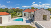 Poreč, okolica- odlična prizemnica s grijanim bazenom