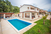 POREČ - okolica, PREKRASNA VILA S BAZENOM I POGLEDOM NA MORE