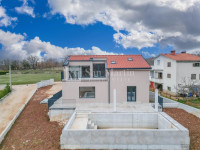 Poreč, okolica-samostojeća kuća s bazenom