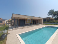 Poreč, okolica, Samostojeća prizemna kuća s bazenom, 17 km od mora