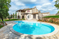 Poreč okolica – šarmantna kamena vila s bazenom