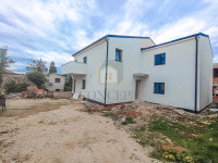 Poreč, okolica, Stan na 1. katu s dvije spavaće sobe na odličnoj lokac