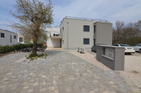 POREČ OKOLICA-STAN NA 1 KATU SA KROVNOM TERASOM -POGLED MORE