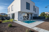 Poreč, okolica - stan s bazenom nedaleko od plaže