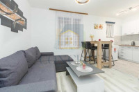 Poreč, okolica, Stan podjeljen na dvije stambene jedinice, 8 km od mor