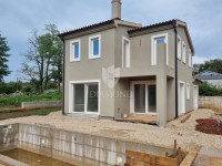 Poreč, okolica, vila s bazenom na rubu naselja