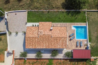 Poreč, prizemnica s velikom okućnicom