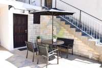 Poreč, širi centar, Stan i garsonjera u prizemlju manje zgrade, 400 m