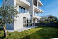 Poreč, stan sa pogledom na more na par minuta od plaže