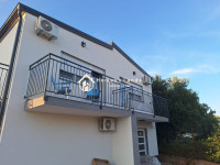 Posedarje,2-soban apartman(A2)43m2 s velikim vrtom i parkingom