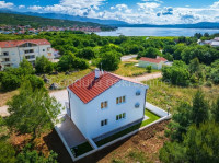 Posedarje, apartman s vrtom i pogledom na more