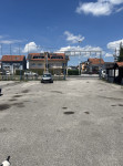 Parkiralište za Auto salon sa kancelarijama iznajmljujem
