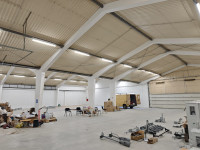 Krapinske Toplice - Čret, NOVOUREĐENA HALA 740m2 sa uredom 52m2!